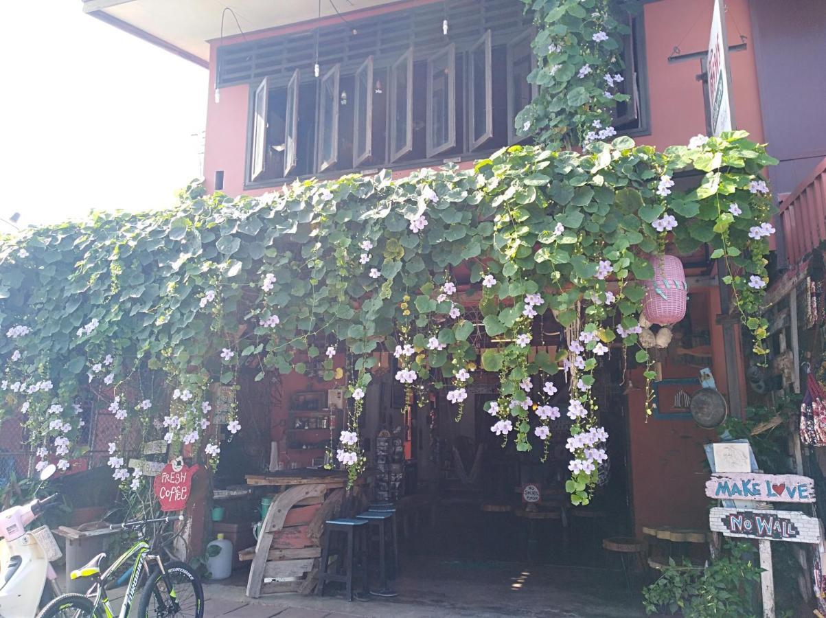 Malee Malee Guesthouse Koh Lanta Bagian luar foto