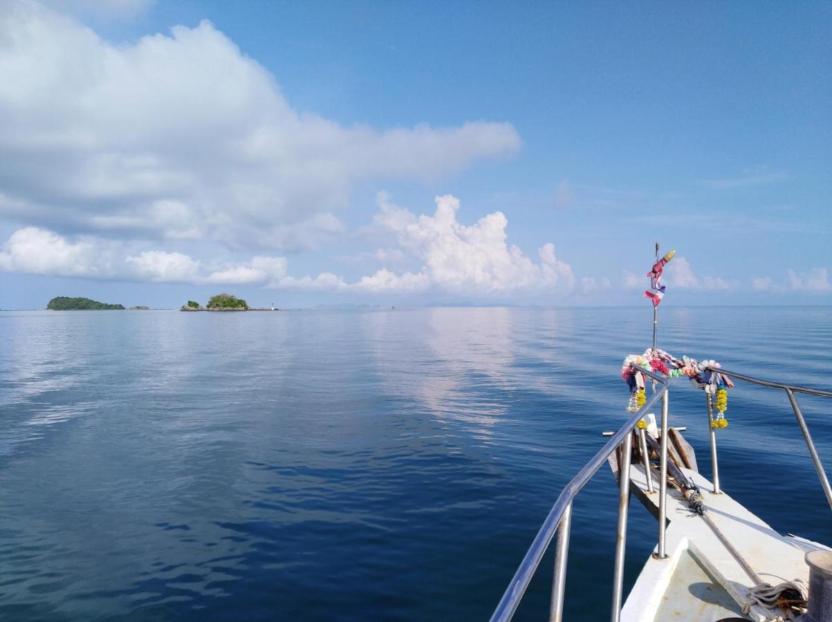 Malee Malee Guesthouse Koh Lanta Bagian luar foto
