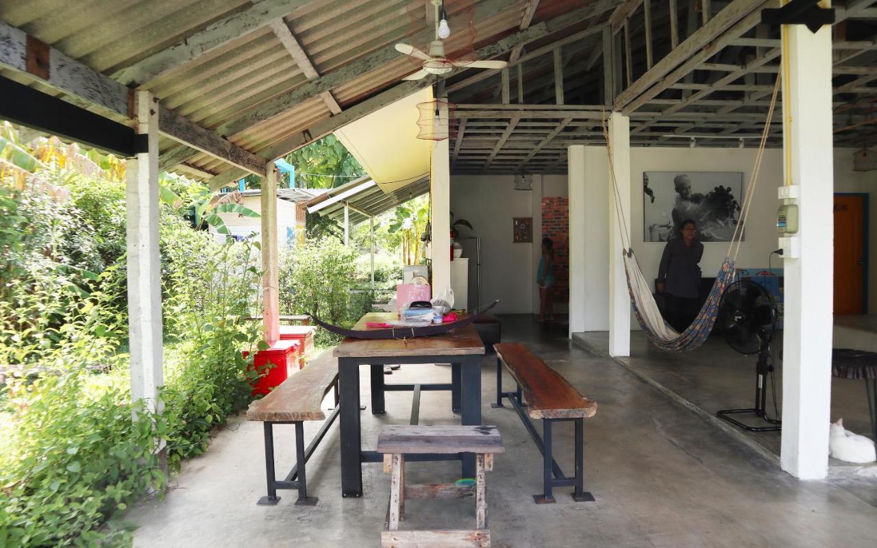 Malee Malee Guesthouse Koh Lanta Bagian luar foto
